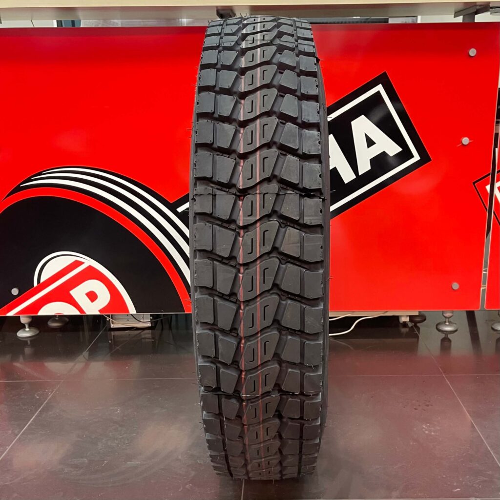Шини камаз TRACMAX 9.00 R20 ST928 ведуча на зіл