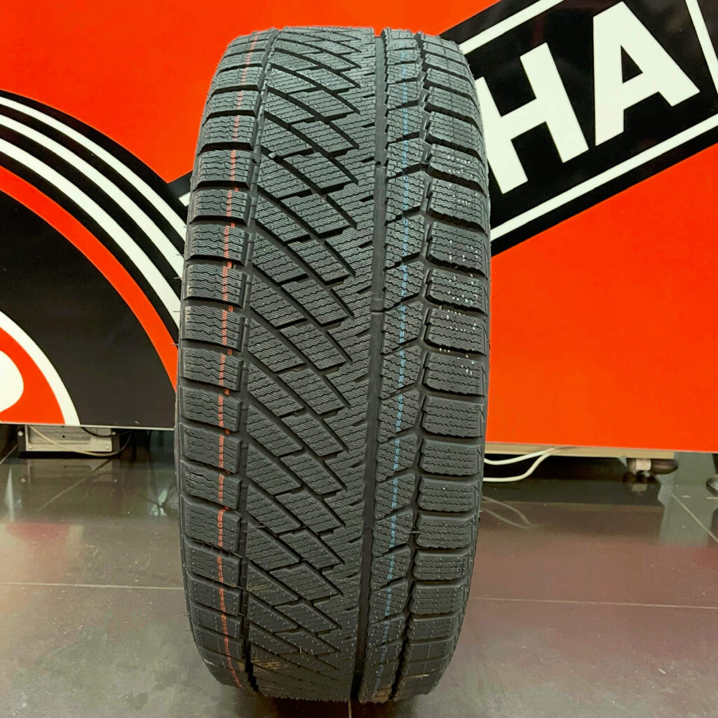 Зимові шини Haida 245/45 R19 HD687