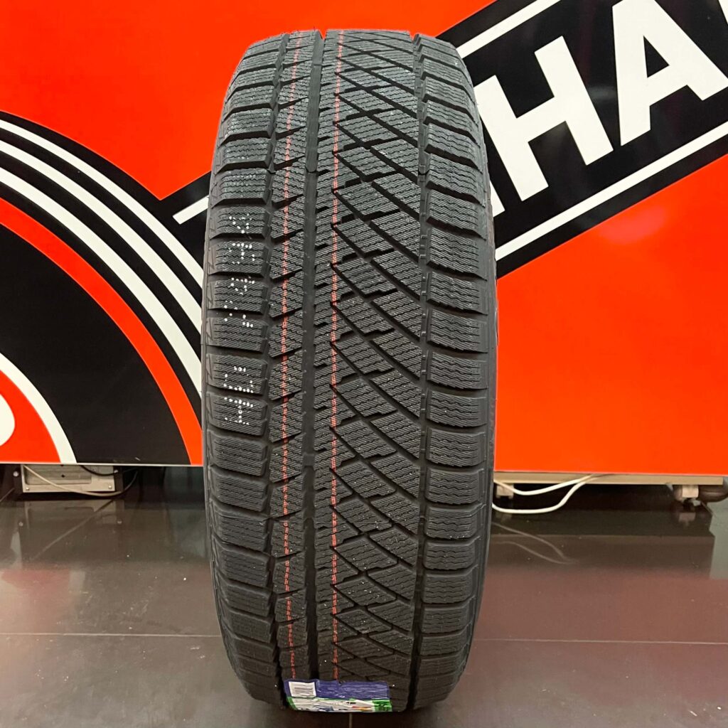 Зимові шини Haida 225/55 R18 HD687