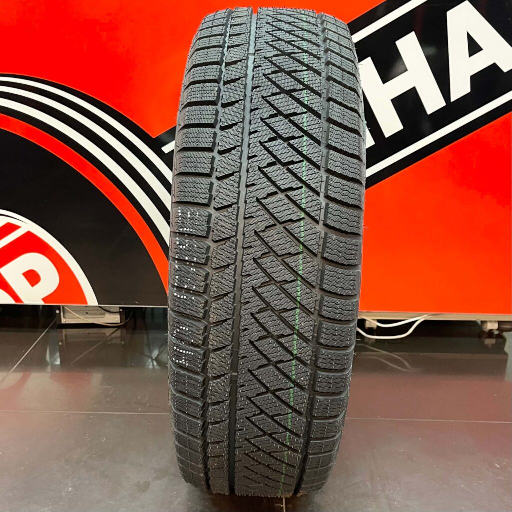 Зимові шини Haida 245/65 R17 HD687