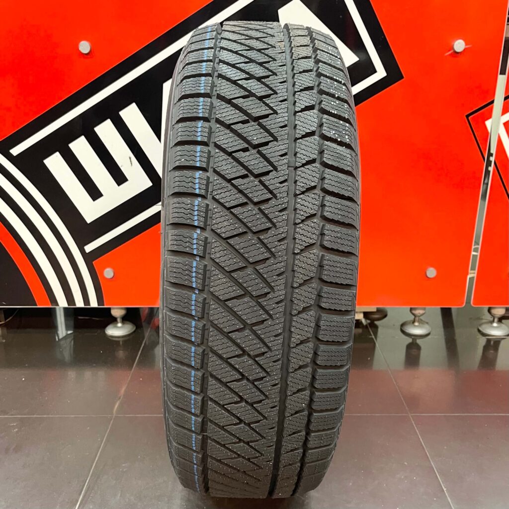 Зимові шини Haida 235/65 R17 HD687