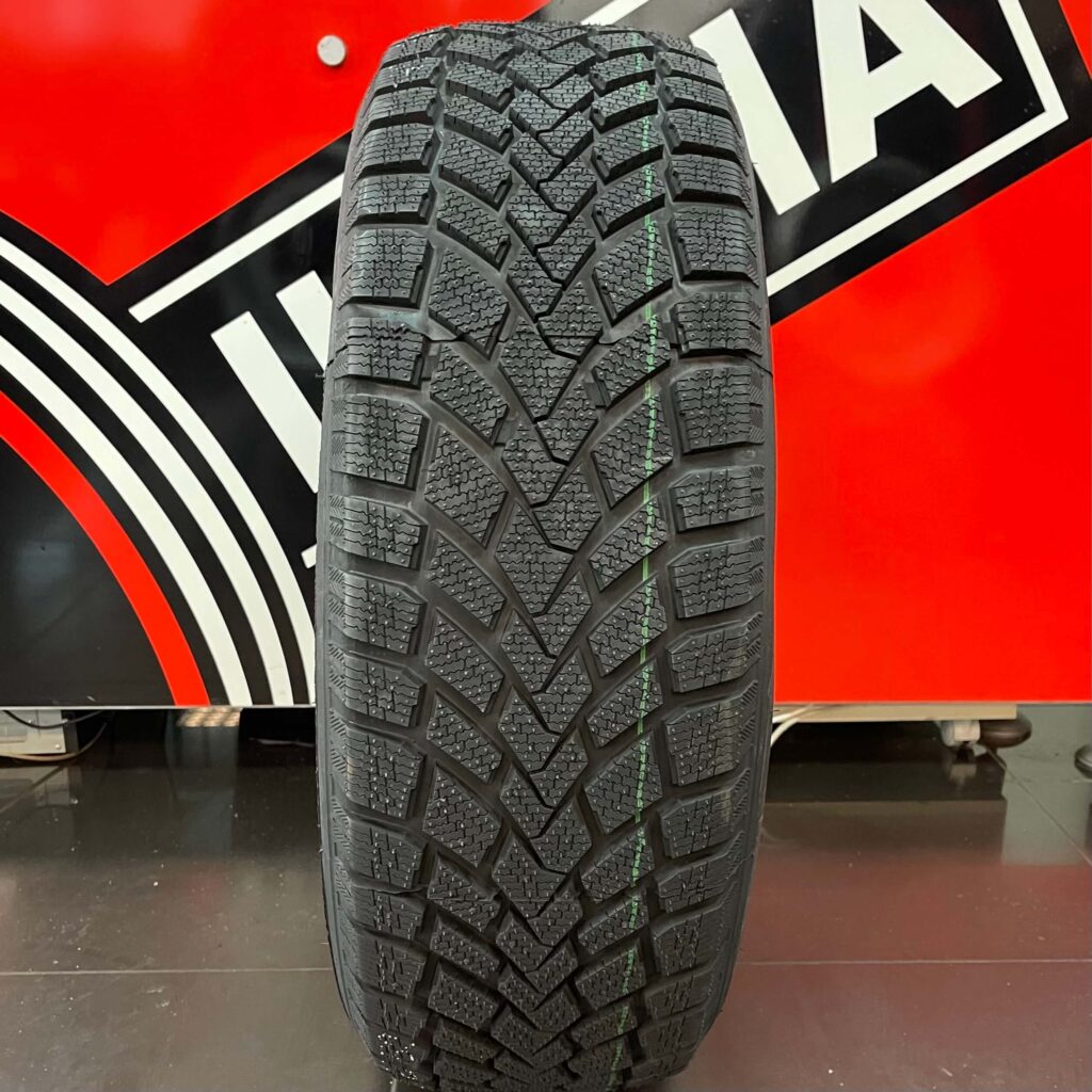 Зимові шини Haida 225/60 R16 HD617