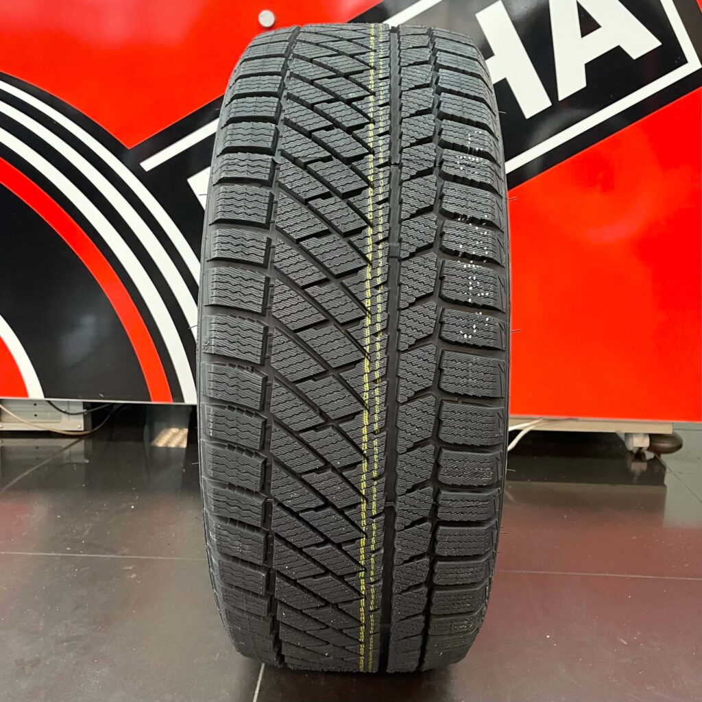 Зимові шини Haida 225/45 R19 HD687